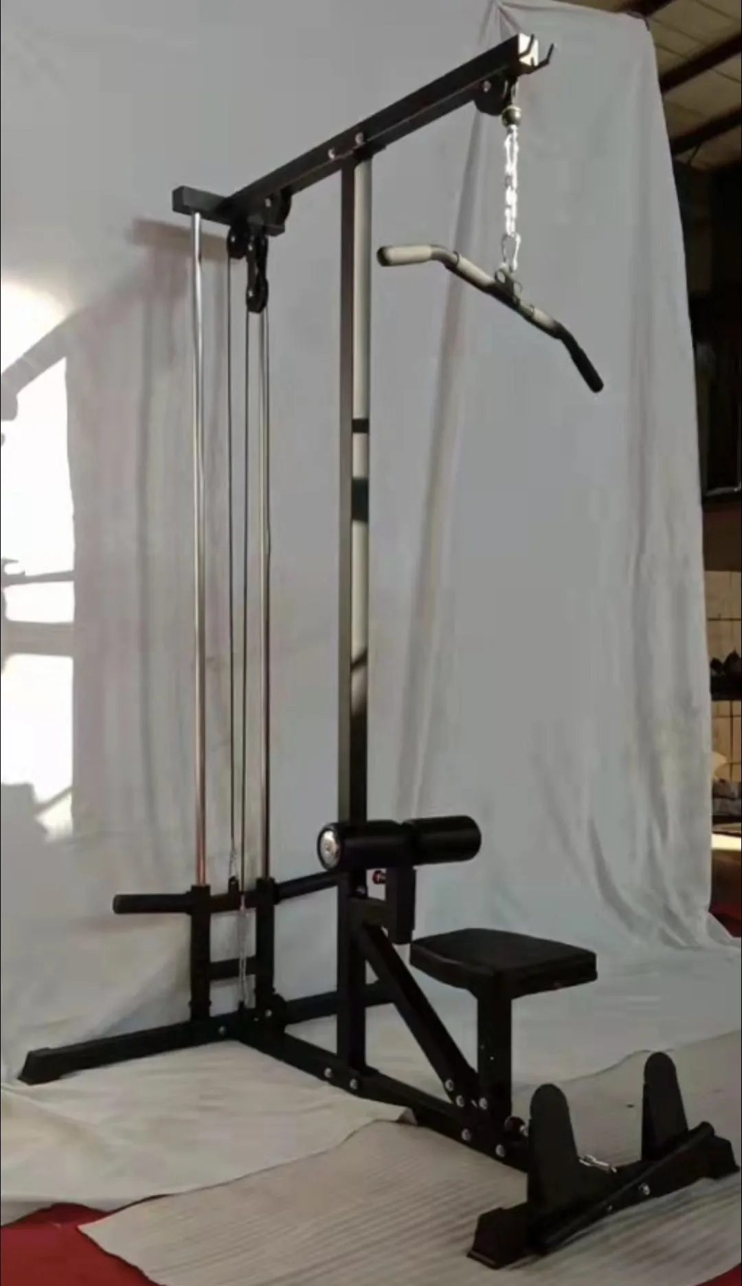 Lat Pull Down Machine (Plate Loaded)