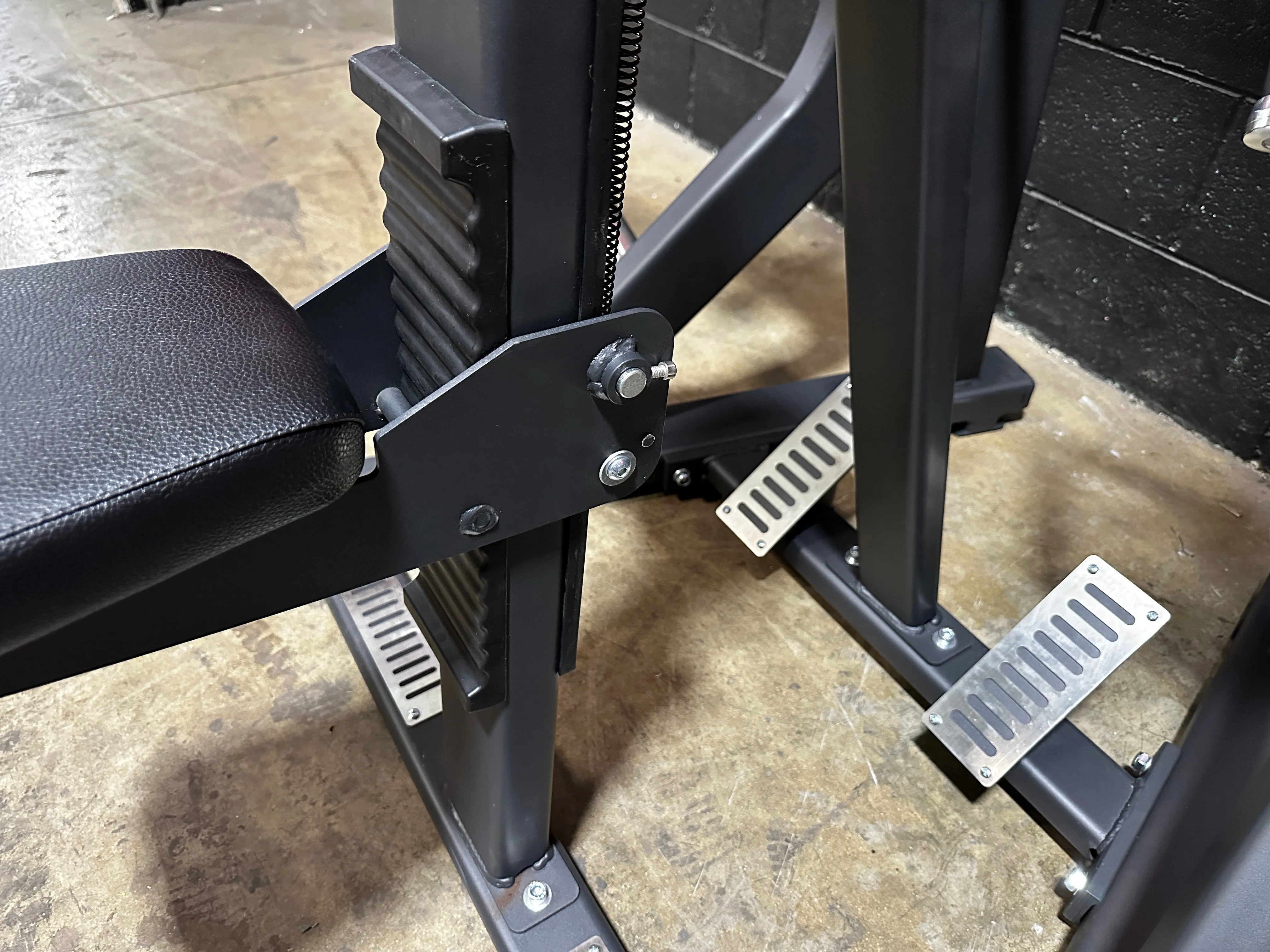 Plate Loaded ISO-Lateral Low Row Machine TZ-8104